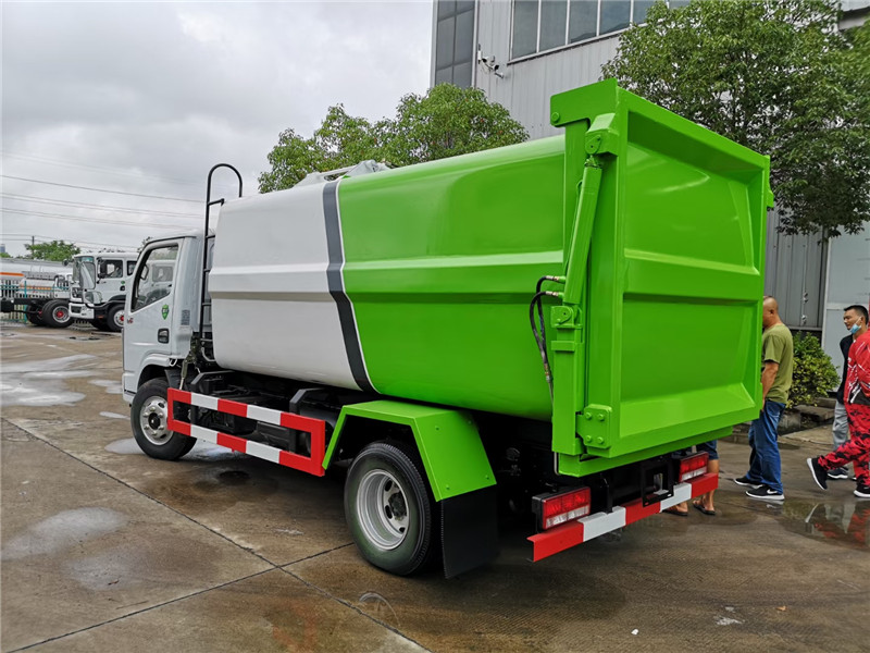 掛桶式8方污泥清運車